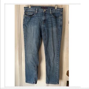 Tommy Hilfiger Capri Jeans Women’s Size 4
Excellent used condition